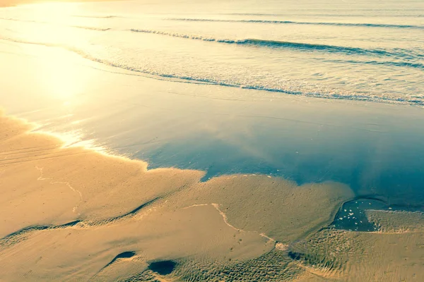 Άμμος Και Κύματα Στο Γουίτμπυ — Φωτογραφία Αρχείου