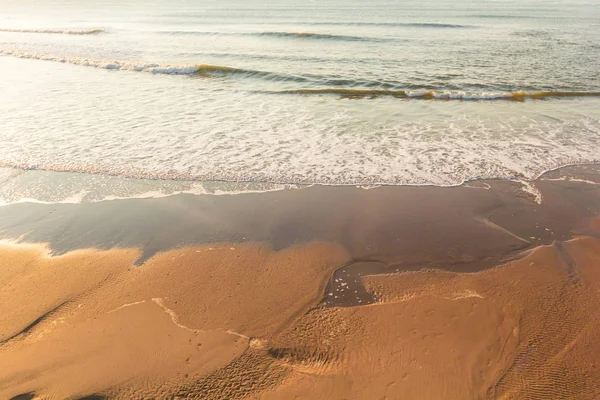 Άμμος Και Κύματα Στο Γουίτμπυ — Φωτογραφία Αρχείου