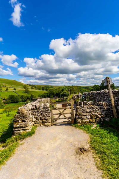 Malham Cove Yorkshire Dales Milli Parkı Turist Attraction Ingiltere Birleşik — Stok fotoğraf