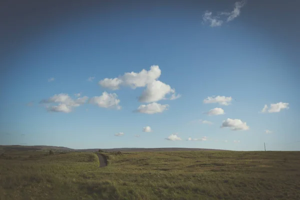 苏格兰 夏日多云的风景 — 图库照片