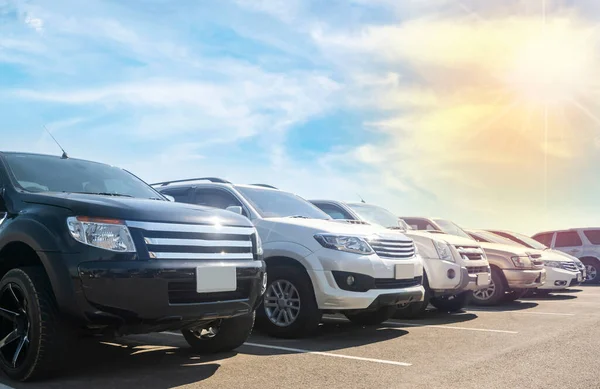 Car Parked Large Asphalt Parking Lot White Cloud Blue Sky — Stock Photo, Image