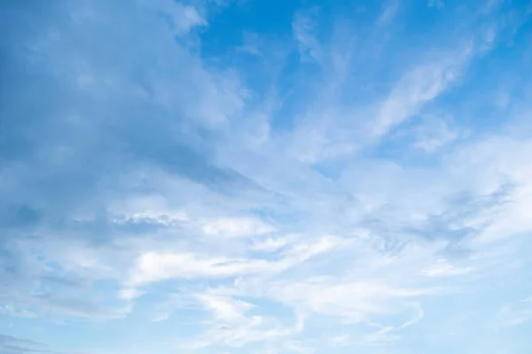 青い空と白い雲が — ストック写真