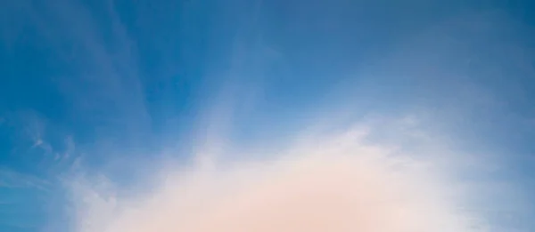 Błękitne Niebo Białe Chmury Tło Panorama — Zdjęcie stockowe