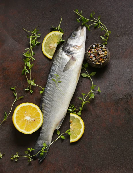 Raw Fish Seabass Lemon Herbs — Stock Photo, Image