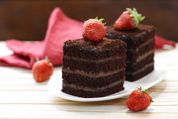 Super Chocolate Truffle Cake Fresh Berries — Stock Photo, Image