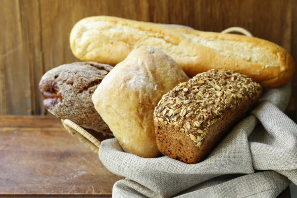 Naturliga Ekologiska Bröd Sortiment Trä Bakgrund — Stockfoto