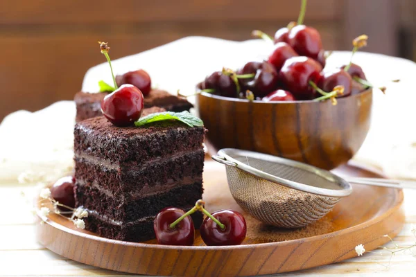 Super Schokolade Trüffelkuchen Mit Frischen Beeren — Stockfoto