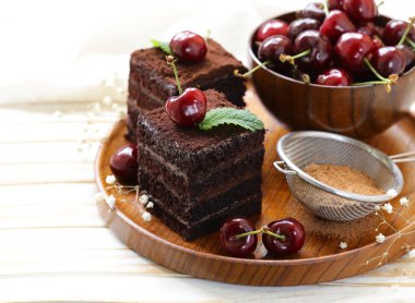 taze çilek ile çikolata kek süper