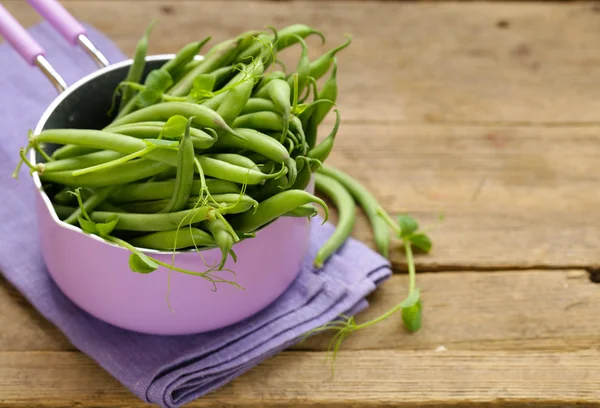 Gousses Bio Fraîches Pois Verts Sur Une Table Bois — Photo