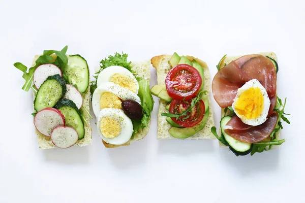 Бутерброды Различными Начинками Овощи Ветчина Яйцо — стоковое фото