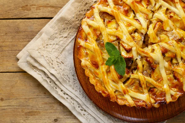 Torta Maçã Tradicional Feita Massa Folhada Com Canela — Fotografia de Stock