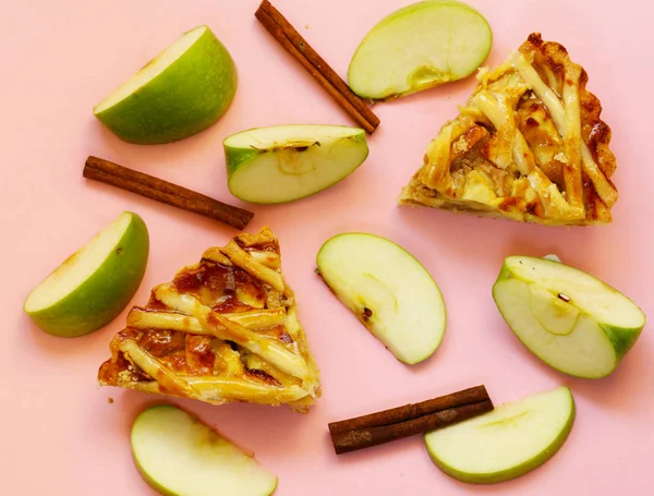 Traditionele Appeltaart Gemaakt Van Bladerdeeg Met Kaneel — Stockfoto