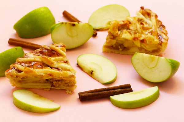 Torta Maçã Tradicional Feita Massa Folhada Com Canela — Fotografia de Stock