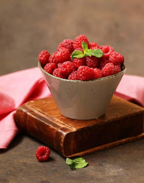 Fresh Organic Raspberry Berry Table — Stock Photo, Image