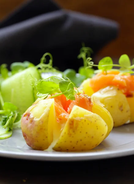 Batata Com Queijo Creme Salmão Salgado — Fotografia de Stock