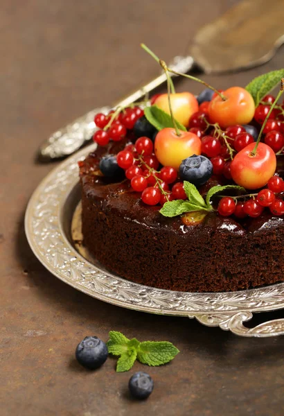 Bolo Torta Chocolate Com Sobremesa Bagas — Fotografia de Stock