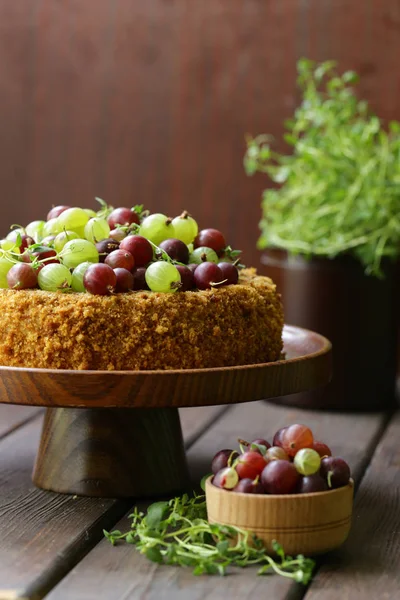 Torta Caseira Para Sobremesa Com Nozes Bagas — Fotografia de Stock