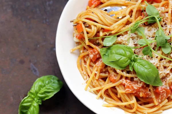 Espaguetis Pasta Con Salsa Tomate Albahaca — Foto de Stock