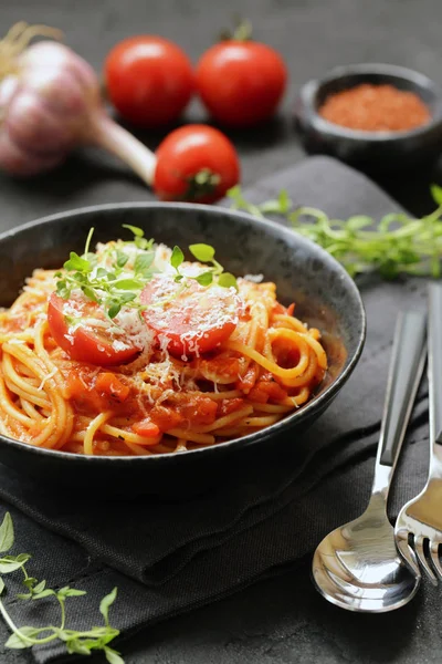 Espaguetis Con Salsa Tomate Queso Parmesano — Foto de Stock