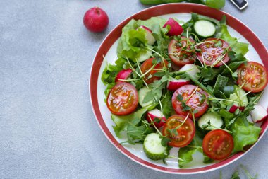 taze salata domates ve turp, sağlıklı gıda ile