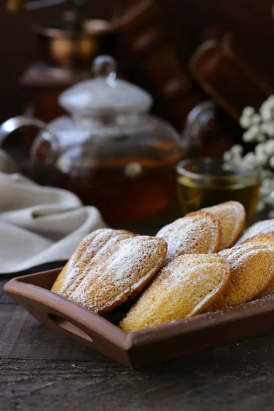 Französische Kekse Madeleine Form Von Schalen — Stockfoto