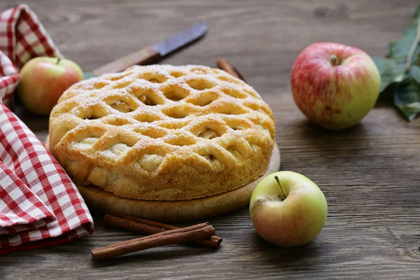 Torta Mele Tradizionale Fatta Pasta Sfoglia Con Cannella — Foto Stock