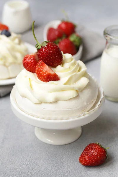 Bolo Merengue Pavlova Com Bagas Creme Manteiga — Fotografia de Stock