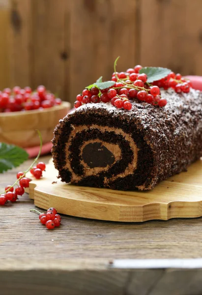 Chocolate Biscuit Roll Berries Table — Stock Photo, Image