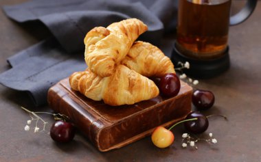 taze kruvasan kahvaltı - Fransız hamur işleri için