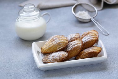 Fransız çerezleri Madeleine kabukları şeklinde