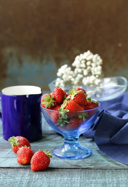 Fresa Orgánica Fresca Una Mesa Madera Comida Saludable — Foto de Stock