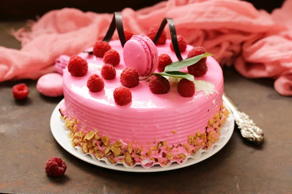 Amazing Pink Cake Raspberries Iron Table — Stock Photo, Image