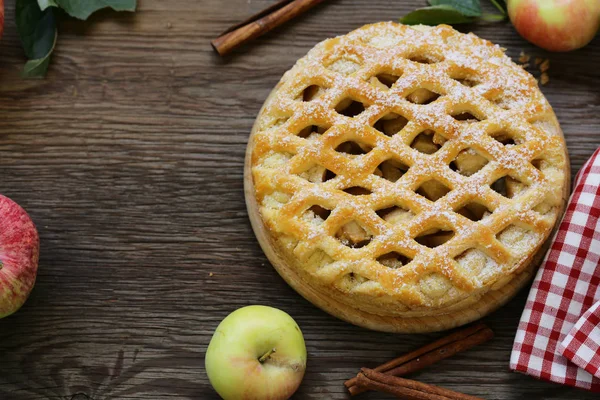 Traditionella Äppelpaj Gjord Smördeg Med Kanel — Stockfoto