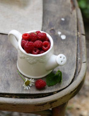 taze organik ahududu, rustik natürmort