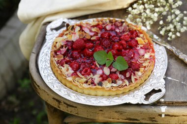 Taze ahududu, rustik tarzı ile kısa pasta pasta