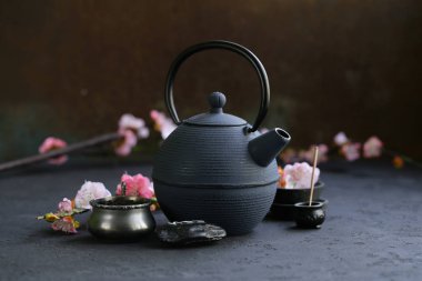 Dökme demir tencere geleneksel oryantal çay töreni için