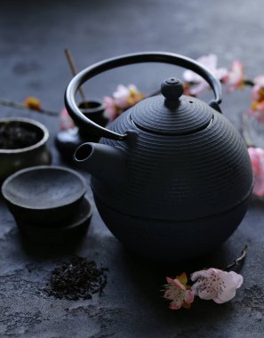 Dökme demir tencere geleneksel oryantal çay töreni için