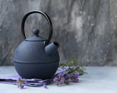 Dökme demir tencere geleneksel oryantal çay töreni için