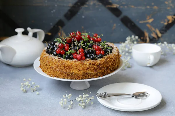 Torta Caseira Para Sobremesa Com Nozes Bagas — Fotografia de Stock