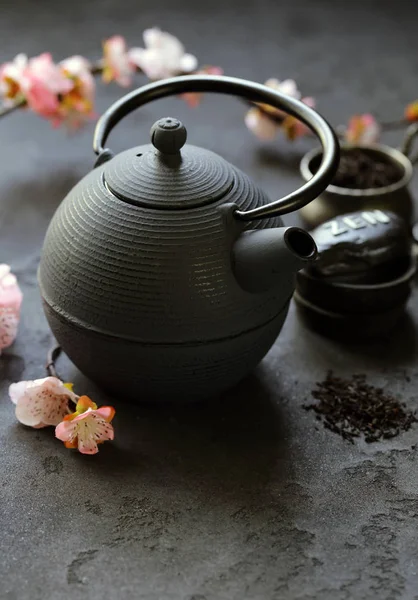 Чугунный Чайник Традиционной Восточной Чайной Церемонии — стоковое фото