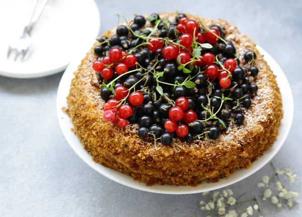 Tarta Casera Postre Con Frutos Secos Bayas —  Fotos de Stock