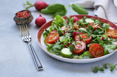taze salata domates ve turp, sağlıklı gıda ile