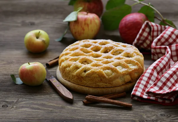 Torta Mele Tradizionale Fatta Pasta Sfoglia Con Cannella — Foto Stock