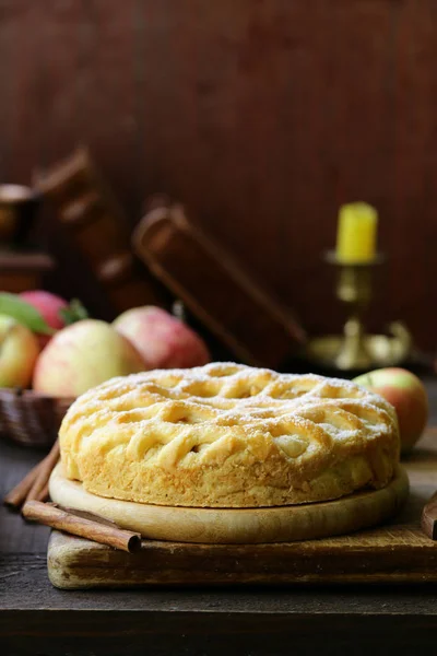 Традиционный Яблочный Пирог Слоеного Теста Корицей — стоковое фото