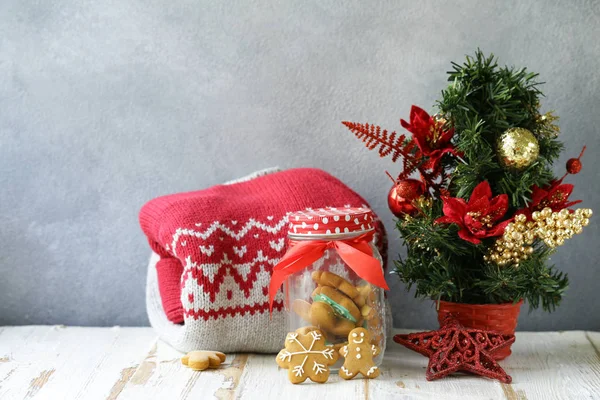 クリスマス組成 クリスマス ツリー プレゼント セーター — ストック写真