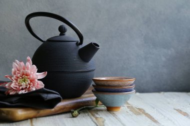 Dökme demir tencere geleneksel oryantal çay töreni için