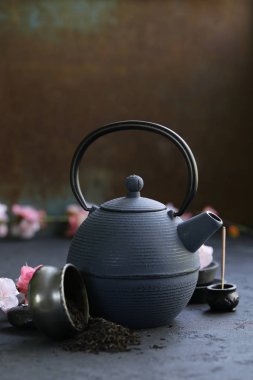 Dökme demir tencere geleneksel oryantal çay töreni için