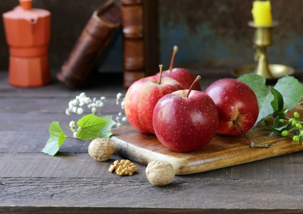 Organic Natural Red Apples Wooden Table — Stock Photo, Image