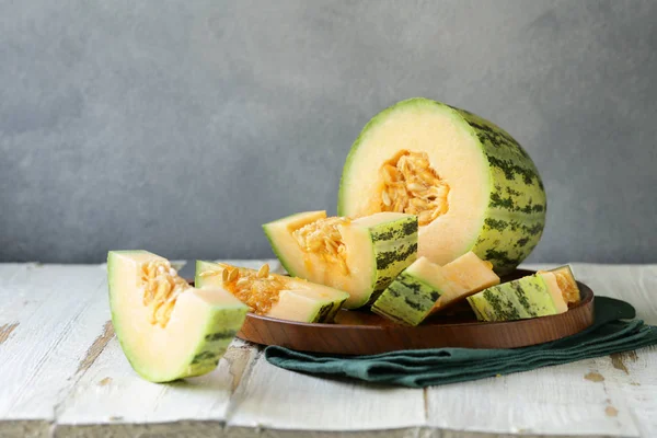 Melone Arancia Maturo Organico Sul Tavolo — Foto Stock