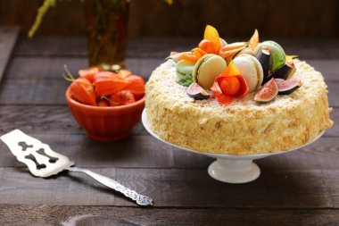 Napolyon kek tereyağı krema ve Sonbahar dekorasyonu